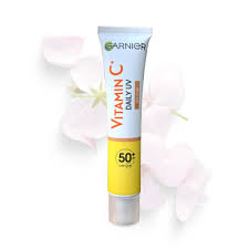 تصویر  کرم ضد آفتاب ویتامین سی گارنیر مدل بی رنگ SPF50 حجم 40 میلی لیتر